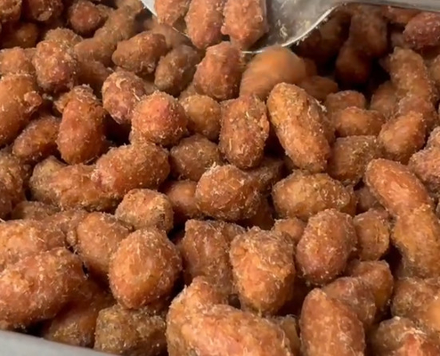 Heiss verkaufte geröstete schwarze Knoblauch-Krispige Erdnüsse - unwiderstehlich