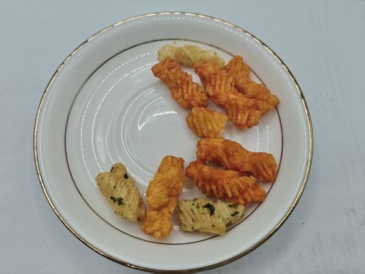 Mischte Reiskrackereien mit Meeresalgen und Sojasauce