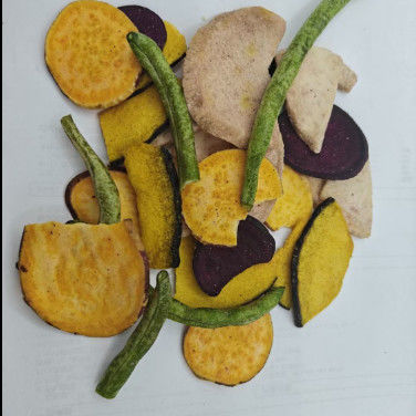 Obst- und Gemüsechips mit Obst- und Gemüsechips