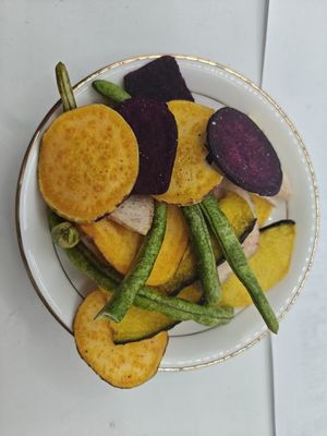 Obst- und Gemüsechips mit Obst- und Gemüsechips