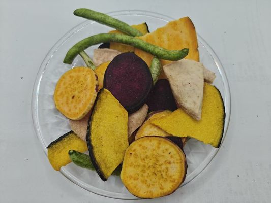 Obst- und Gemüsechips mit Obst- und Gemüsechips