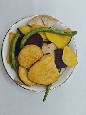 Obst- und Gemüsechips mit Obst- und Gemüsechips