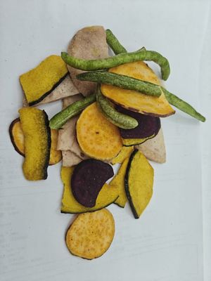 Obst- und Gemüsechips mit Obst- und Gemüsechips