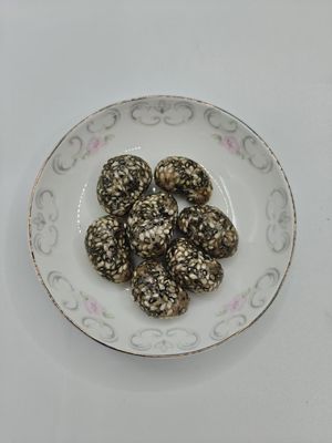 Schwarz-weiße Sesam-Kasiusnüsse