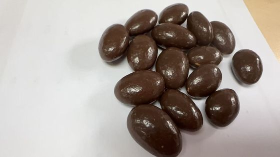 Schokoladen überzogene Nüsse (Mandeln) & Joghurt-Schokoladen überzogene Nüsse (Mandeln)