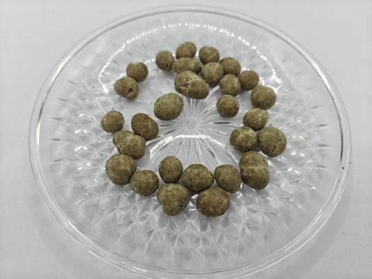Nährstoffreiche, leckere, proteinreiche, mit Algen beschichtete Erdnüsse in großen Packungen.
