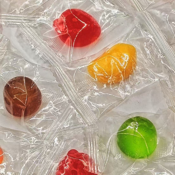 Farbenfrohe individuell verpackte Gummi-Süßigkeiten für Partys Veranstaltungen Alltagsgenuss