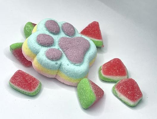 Sweetie Paws & Tiny Melon Giggles – Entzückender Katzenpfoten-Abdruck & Mini-Wassermelonen-Kaubonbon-Mix