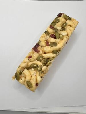 Nährstoffreiche gebackene, knusprige, knusprige Getreidehaufen Saqima