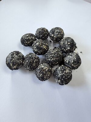 Fünf-schwarze Körner beschichtet Schwarzes Sesam Erdnuss mit knackiger Außenbeschichtung und fettes Erdnuss im Inneren - Sojabohnen Snack