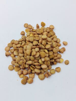 Edamame-Snacks mit Buffalo-Beschichtung mit kräftigem Buffalo-Geschmack, knackig geschältem Edamame und hohem Pflanzenproteinanteil