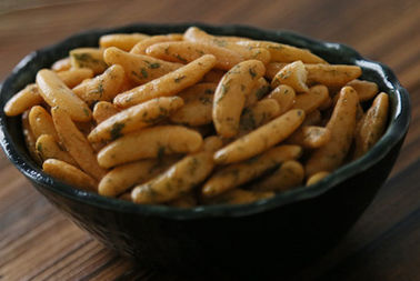 Meerespflanze Wasabi-Aroma-sichelförmiger Form-Puffreis-Cracker-Mischungs-Japaner Sancks