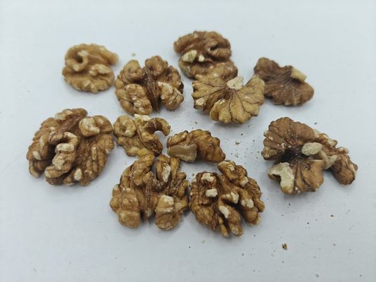 Gesunde geröstete Walnusskerne aus natürlichen Zutaten