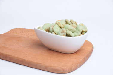 Wasabi-Aroma-überzogene knusperige trocknen die gebratene verfügbare Feldbohne-Imbiss-Nahrungsmittelprobe